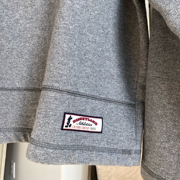 DISNEYLAND Gray Crewneck. - Picture 3 of 3